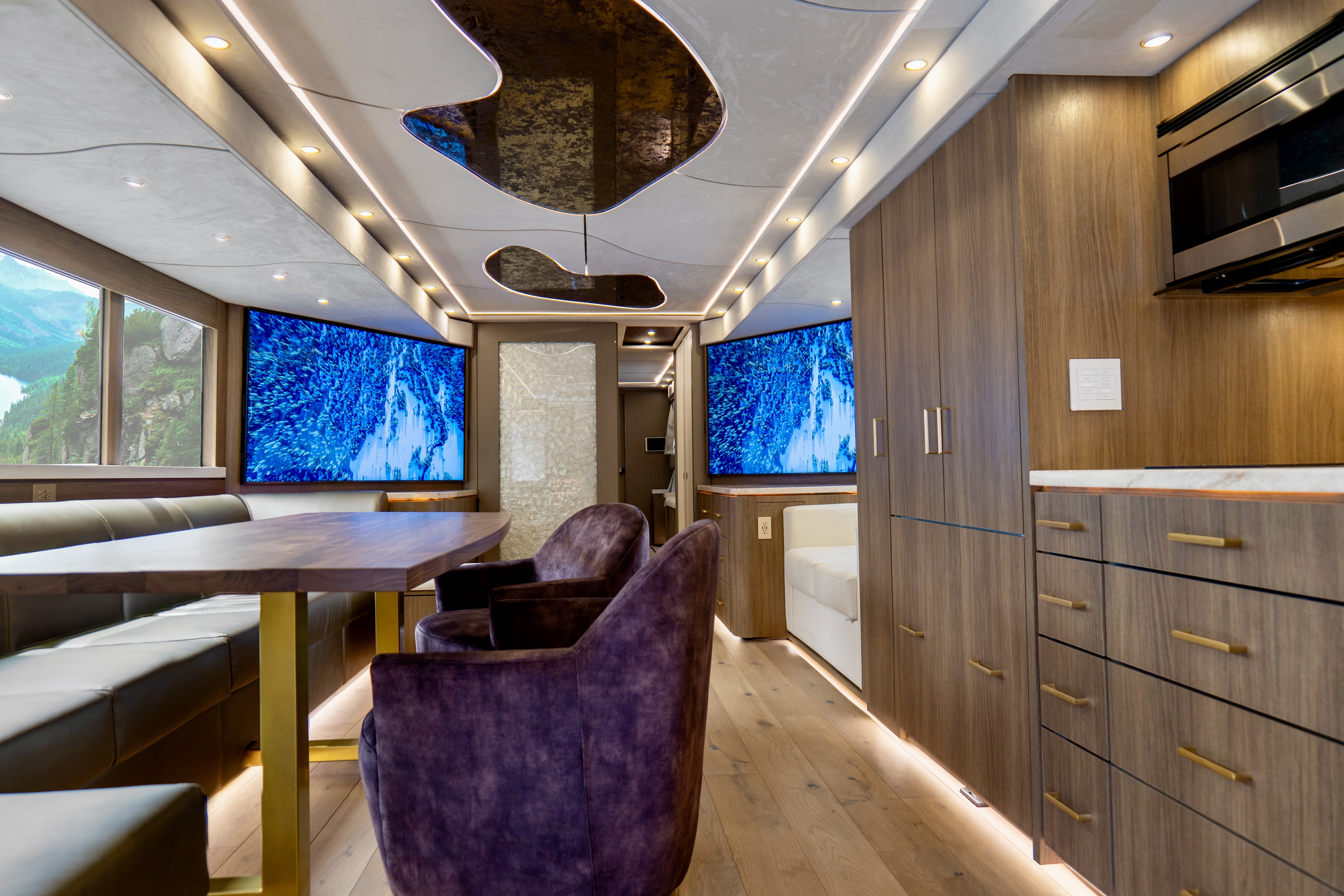 Zenith dining interior alternate angle