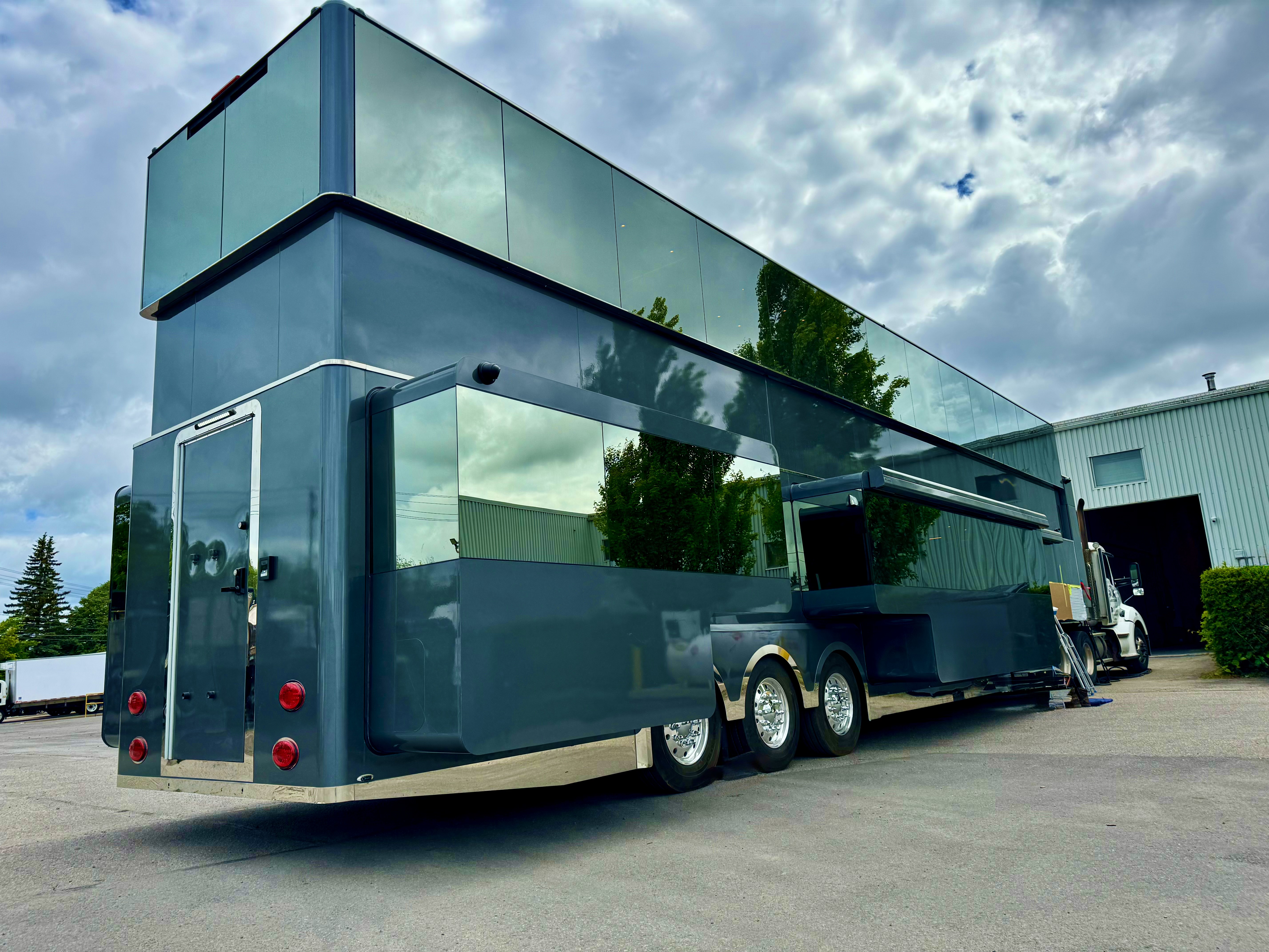 Zenith rear exterior angle