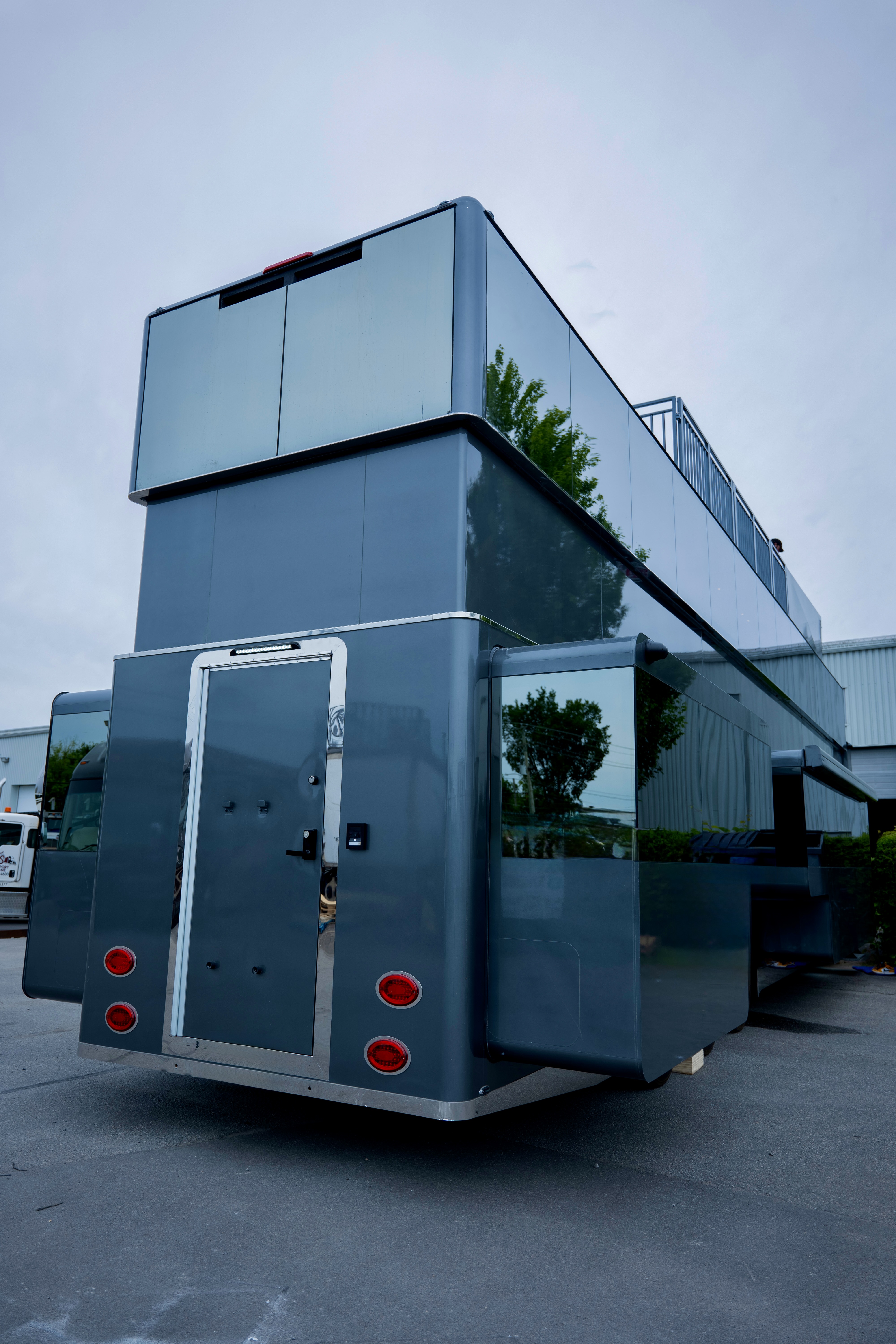 Zenith rear corner view